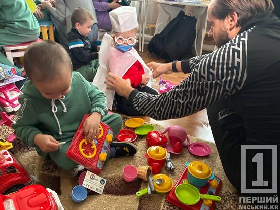 Тепло, мрії та автографи: у Кривому Розі футболісти «Кривбасу» та благодійники з RLS завітали до центру реабілітації дітей5