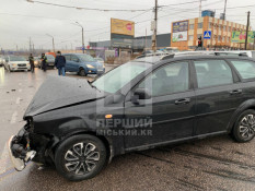 У Кривому Розі біля повороту на вулицю Дарвіна зіткнулися дві автівки2