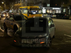 У Кривому Розі в районі 96-го кварталу дорогу не поділили два легковики0