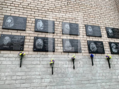 У Кривому Розі відновили меморіальні дошки Героїв, а вандалів розшукує поліція0