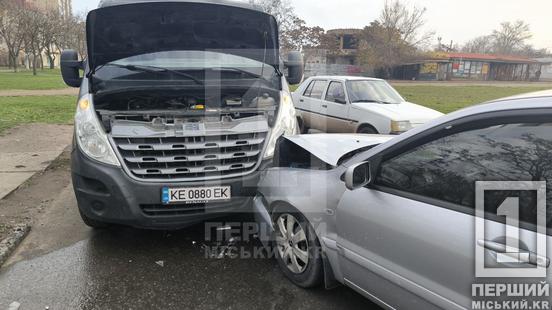 У Саксаганському районі Кривого Рогу була лобова ДТП з Mitsubishi та вантажівкою3