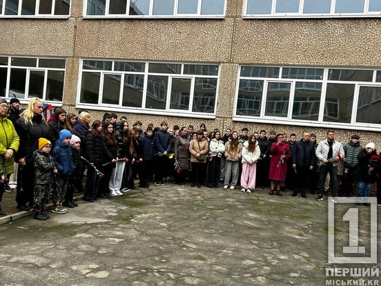 Україна втрачає свій цвіт нації: у криворізьких навчальних закладах вшанували пам'ять Сергія Цимбалюка та Дениса Тарівердієва3