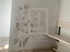 Укриття на вокзалі в жахливому стані: пропалені двері та підлога, всіяна недопалками2