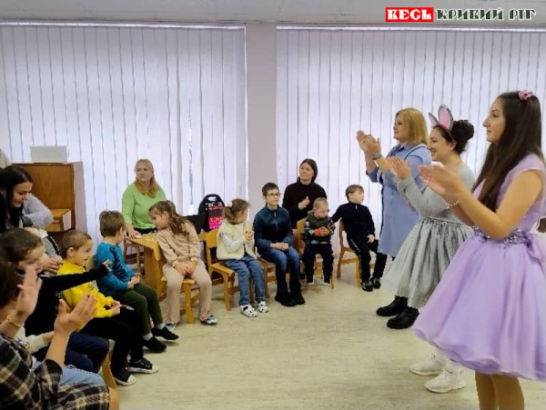Вистава для дітей-інвалідів в реабілітаційному центрі в Кривому Розі