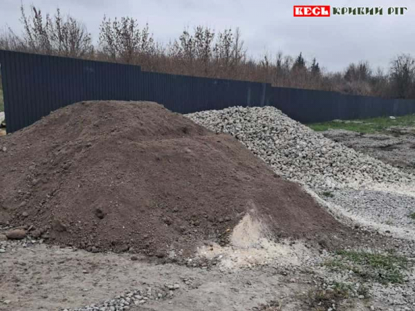 Шлак та щебінь привезли до Сектору почесних поховань в Кривому Розі