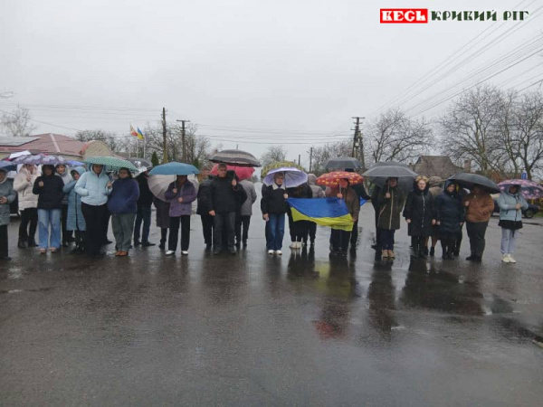 Хвилина мовчання в центрі Карпівки Криворізького району