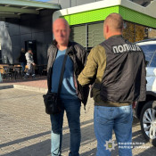 В Одесі затримали ділка з Дніпропетровщини: за п'ять з половиною тисяч доларів обіцяв зробити агентом СБУ, щоб не потрапити на фронт0