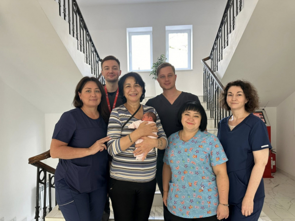 Війна не зупинила диво: 52-річна захисниця з Кривого Рогу втретє стала мамою4