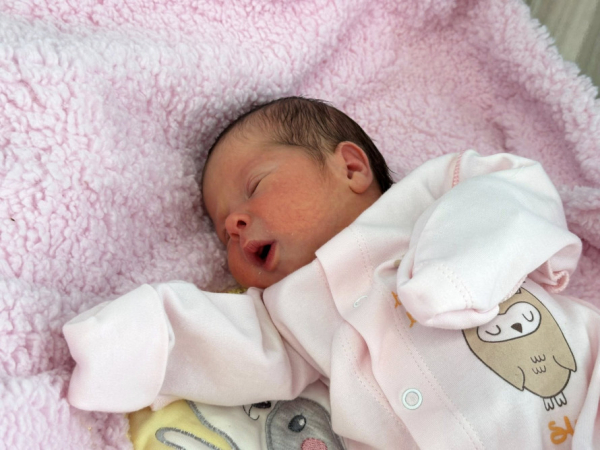 Війна не зупинила диво: 52-річна захисниця з Кривого Рогу втретє стала мамою1