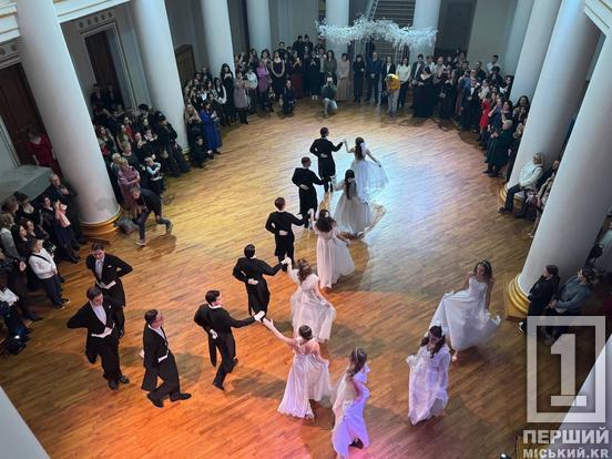 Вишукані сукні, витриманий дрескод та благодійна мета: у Кривому Розі відбувся «Charity Student Ball»2