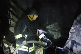 Вночі росіяни вдарили по Харківщині: в Чугуєві горіли пошта, СТО та навчальний заклад2