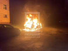 Вночі у Кривому Розі згоріли 2 легковики1