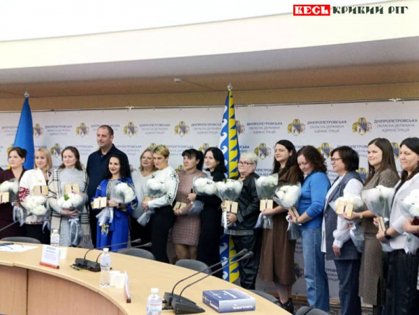 Нагородження відзнаками «Мати-героїня» в Дніпропетровській облраді