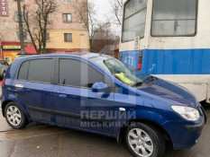 Біля ринку у Металургійному районі міста сталася ДТП за участі автівки і трамвая0