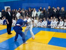 Близько 120 юних спортсменів змагалися у новорічному турнірі з дзюдо5