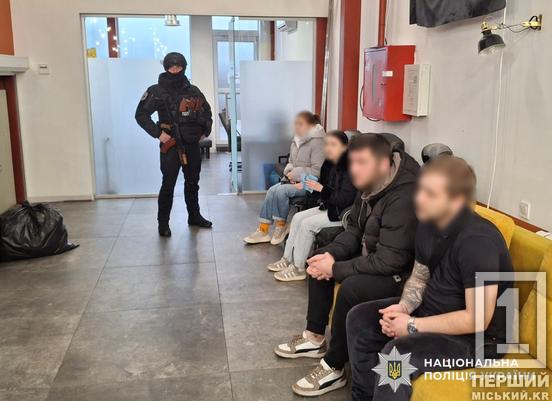 Частина шахраїв працювала на Дніпропетровщині: поліцейські зірвали роботу кол-центрів, що дурили іноземців5