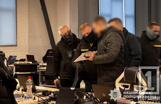 Частина шахраїв працювала на Дніпропетровщині: поліцейські зірвали роботу кол-центрів, що дурили іноземців2