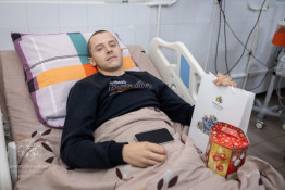 Діти, які на лікарняних ліжках опинилися через російську агресію9