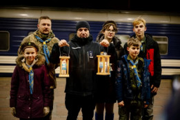 До Києва вчора увечері прибув Вифлеємський вогонь миру2