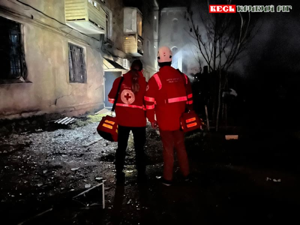 Волонтери Червоного Хреста на місці шахедної атаки по Кривому Рогу