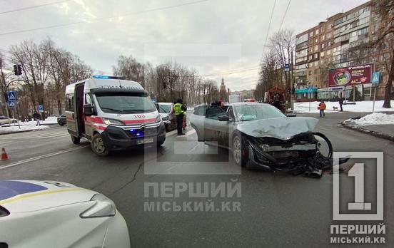 Гучний удар налякав усіх навкруги: на проспекті Миру у Кривому Розі не розминулися Buick та Kia