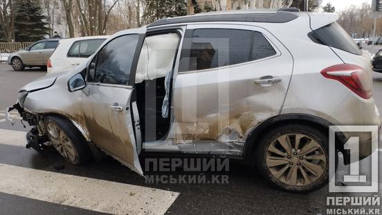 Гучний удар налякав усіх навкруги: на проспекті Миру у Кривому Розі не розминулися Buick та Kia1