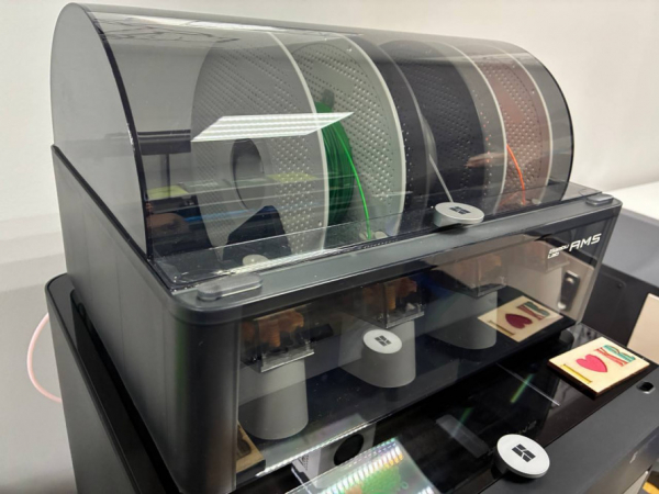 Інновації в освіті: у Кривому Розі запрацював унікальний центр з 3D-принтерами та VR5