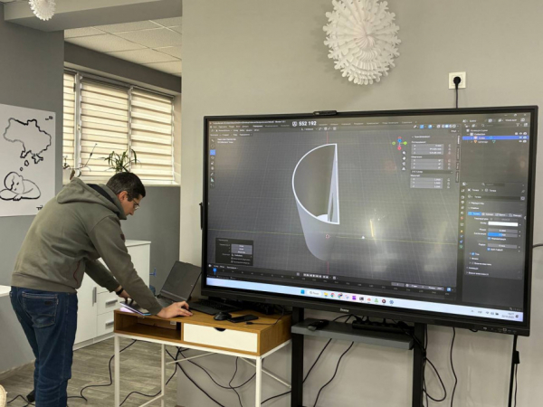 Інновації в освіті: у Кривому Розі запрацював унікальний центр з 3D-принтерами та VR1