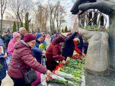 Ю. Вілкул: Кривий Ріг підтримує ліквідаторів та сім'ї загиблих на ЧАЕС. Попри воєнний стан, у рамках комплексної міської програми соціального захисту збережені всі муніципальні виплати4