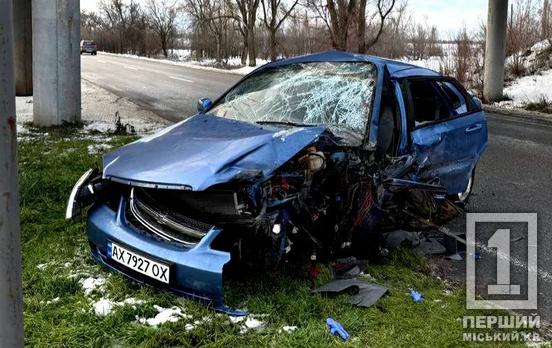 Керманича визволяли надзвичайники: на Криворіжжі в автотрощі постраждали четверо людей