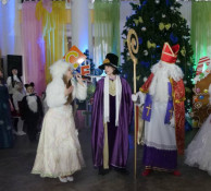 Кривий Ріг дарує дітям святкове диво: До новорічних та різдвяних свят понад 33 тисячІдітей Захисників та пільгових категорій отримають від міста солодкі подарунки та візьмуть участь у святкових програмах0