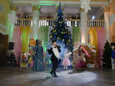 Кривий Ріг дарує дітям святкове диво: До новорічних та різдвяних свят понад 33 тисячІдітей Захисників та пільгових категорій отримають від міста солодкі подарунки та візьмуть участь у святкових програмах5