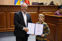 Кривий Ріг інвестує у «Завтра»: 200 найкращих представників молоді та обдарованих дітей отримали міські нагороди9