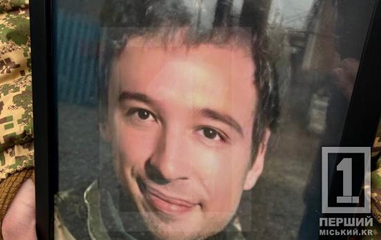 Кривий Ріг знову огорнутий скорботою: останньою земною дорогою провели Владислава Лебедя