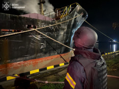 Масована атака на Одещину: пошкоджено судно, житлові будинки та склад0