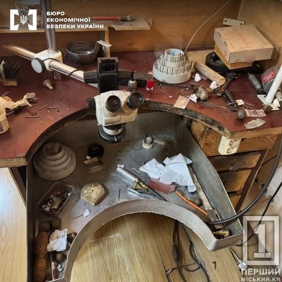 Могли заробити 4,6 млн: «чорні» ювеліри втюхували покупцям по усій Україні брендові підробки3