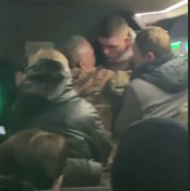 На Дніпропетровщині неадекватний пасажир в маршрутці загрожува ножем військовому на милицях0