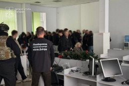 На Дніпропетровщині припинено діяльність шахрайського кол-центру на 100 робочих місць2