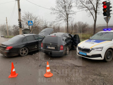 На Гірницькому в ДТП постраждала 20-річна жінка: рух транспорту ускладнено4