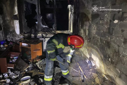 На Криворіжжі жінка ледве не задихнулася димом у власній палаючій квартирі1