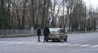 На перехресті проспекту Миру та вулиці Залізної сталася ДТП за участі двох легковиків1