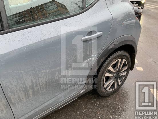 Не розминулися: біля зупинки «Перший Міський» зіткнулися Skoda і Renault2