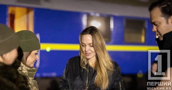 Не злякалися сирен та вибухів аби побачити правду на власні очі: хто зі світових зірок приїжджав до України з підтримкою у 2025-му5