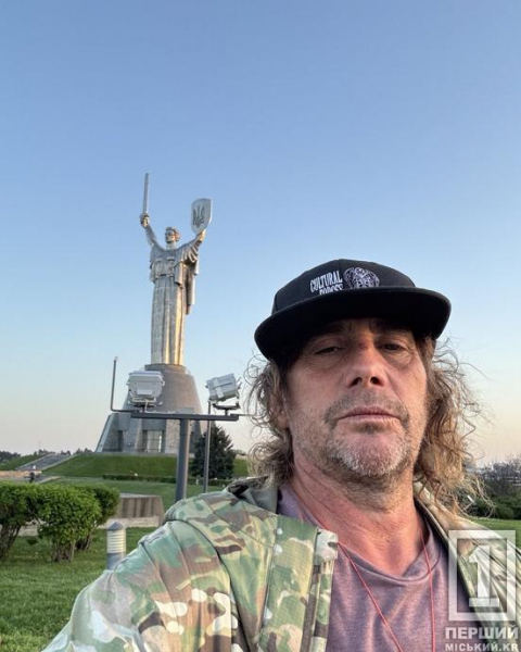 Не злякалися сирен та вибухів аби побачити правду на власні очі: хто зі світових зірок приїжджав до України з підтримкою у 2025-му1