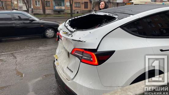 Не зрозуміли один одного: на вул. Кобилянського вантажівка наздогнала електрокар2