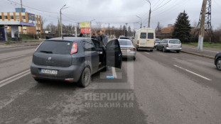 Неадекватний водій Fiat протаранив Audi на вул. Вільної Ічкерії3