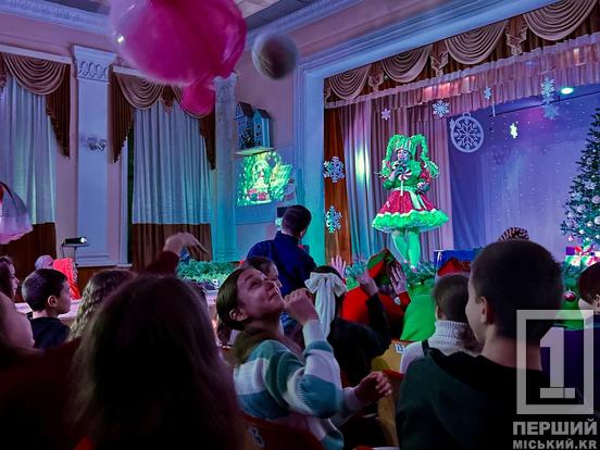 «Новорічна суперечка, або хід конем»: криворізьких обдарованих дітей порадували новорічною програмою3