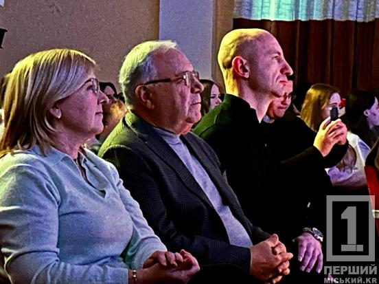 «Новорічна суперечка, або хід конем»: криворізьких обдарованих дітей порадували новорічною програмою2