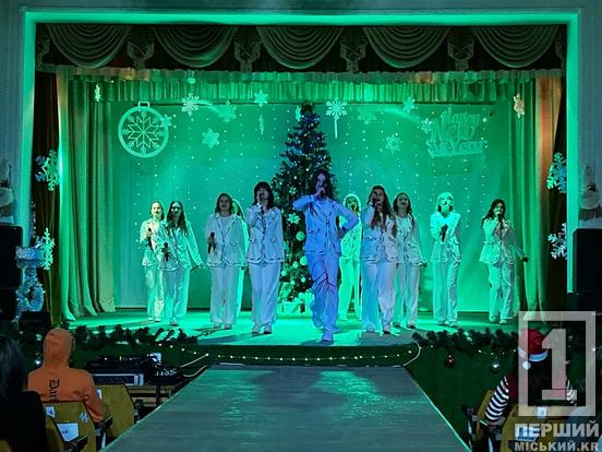 «Новорічна суперечка, або хід конем»: криворізьких обдарованих дітей порадували новорічною програмою4