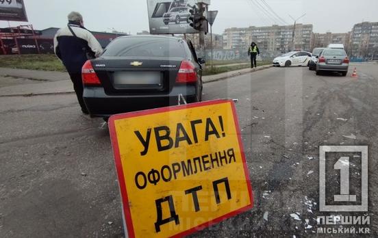 Пасажирка потребувала втручання медиків: біля «Фоззі» на Вечірньому ДТП з двома Chevrolet та Fiat